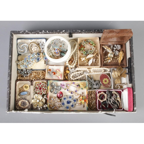 80 - A large collection of vintage costume jewellery; mainly brooches. To also include necklaces, pill bo... 