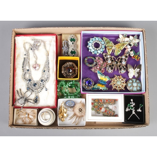 86 - A collection of costume jewellery. To include vintage butterfly brooches, mink brooch, paste necklac... 