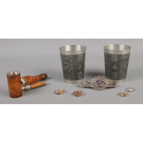 26 - A small quantity of assorted collectables. To include two Mullingar pewter beakers, travel pipe, pie... 