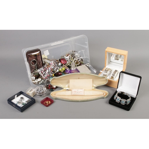31 - A quantity of costume jewellery. To include matching watch and bangle set, earring and pendant neckl... 