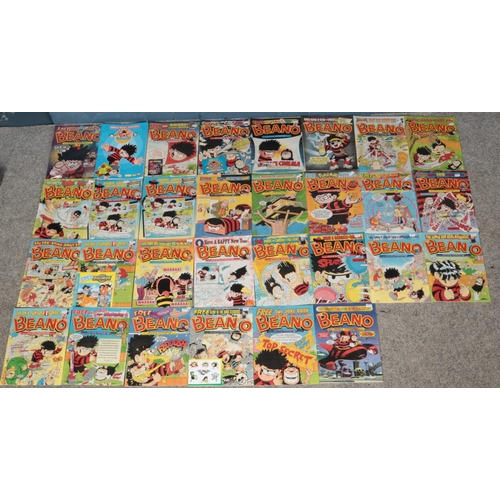 331 - A large quantity of Beano magazine. Including 1970s, 80s and 90s examples. Some with original free g... 