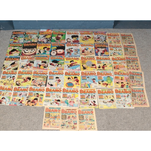 331 - A large quantity of Beano magazine. Including 1970s, 80s and 90s examples. Some with original free g... 