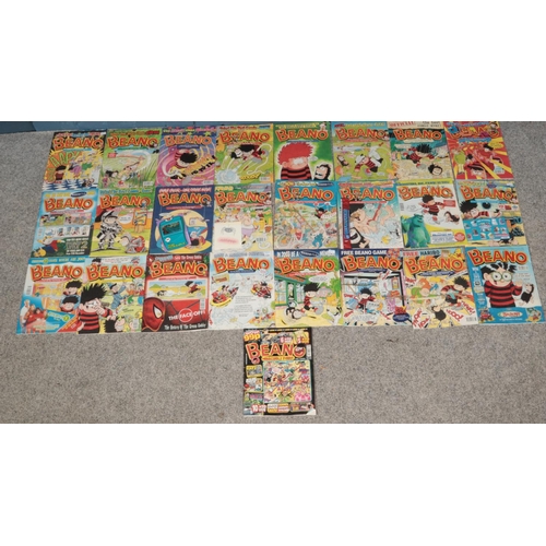 331 - A large quantity of Beano magazine. Including 1970s, 80s and 90s examples. Some with original free g... 