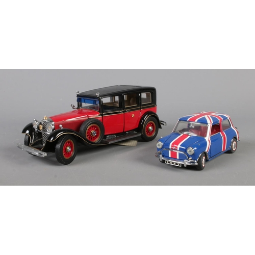 157 - A Franklin Mint 1:24 scale Precision model 1967 Morris Mini Cooper and 1935 Mercedes-Benz 770K Gross... 