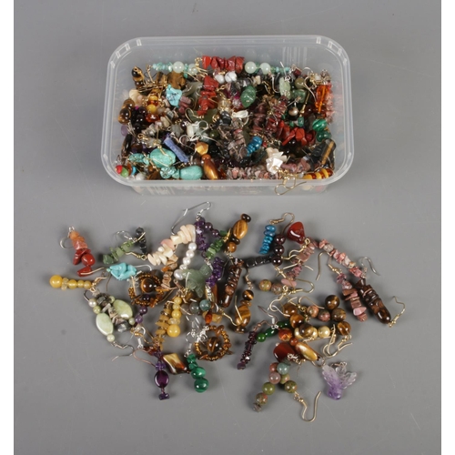 53 - An extremely large quantity of loose costume jewellery earrings of mainly drop gemstones. Includes t... 