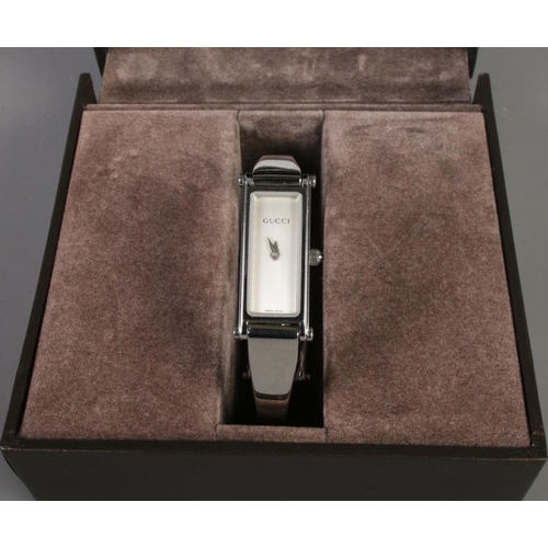 355 - A Gucci 1500L ladies stainless steel wristwatch. Serial No 0892870. Complete with box, not original,... 