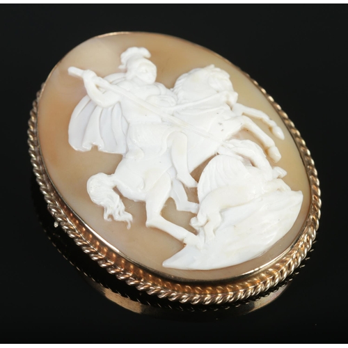 465 - A large 9ct Gold mounted cameo brooch, with rope twist border and plaque depicting George and the Dr... 