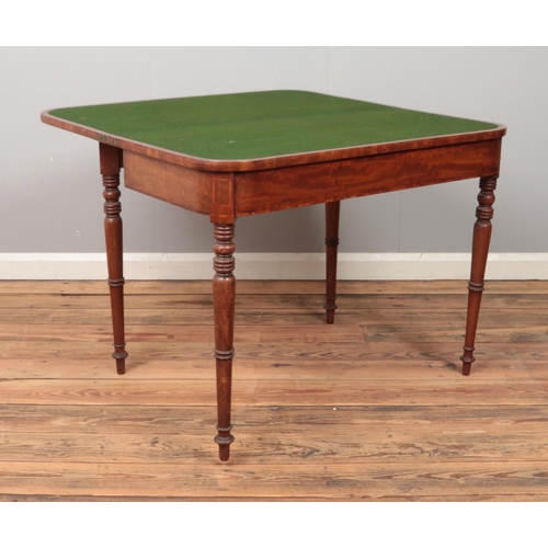 525 - A Victorian mahogany fold over card table, with felt insert, on turned tapered supports. Height: 70c... 