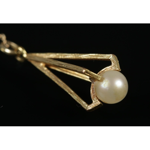 365 - A 9ct gold and pearl droplet pendant on 9ct gold chain. 2.86g.