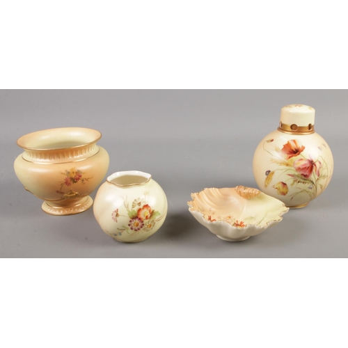 491 - Four pieces of Royal Worcester ceramics in the blushware pattern. To include 1039 Pot Pourri jar and... 