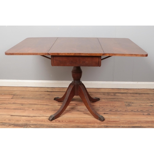 525 - A mahogany Pembroke table, on splayed base. With drawer to one side. Height: 74cm, Width (not extend... 