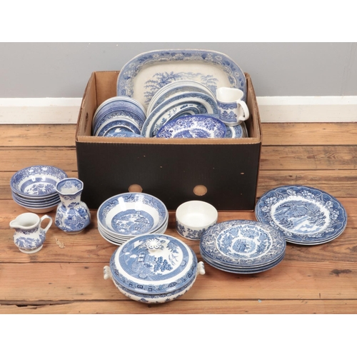 279 - A box of blue & white ceramics. Including Masons, Arklow, Barratts, etc