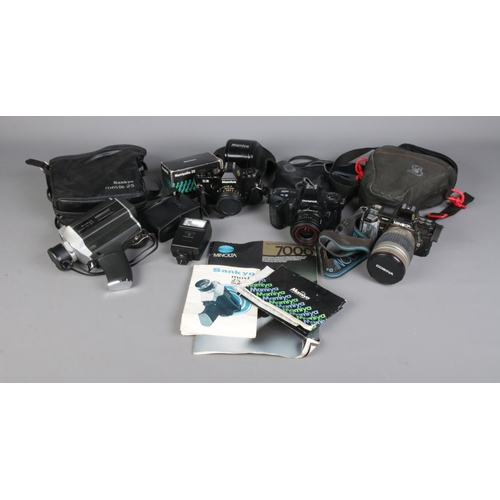 280 - A quantity of cameras including Mamiya ZE with Mamiyalite flash, Olympus Om101, Minolta 7000 and San... 