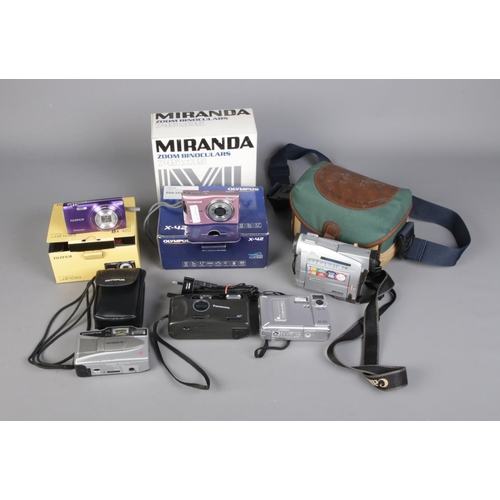 285 - A quantity of cameras to include Olympus X-42, Fujifilm FinePix JZ100, Canon MV300, etc. Also includ... 