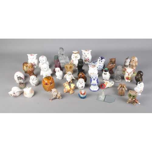 311 - A large collection of owl figures to include Aynsley, Shudehill, Coal, etc.