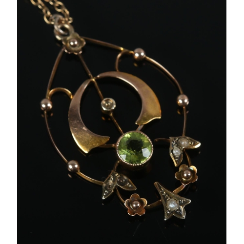 388 - An Edwardian 9ct pendant set with peridot stone. 4.18G