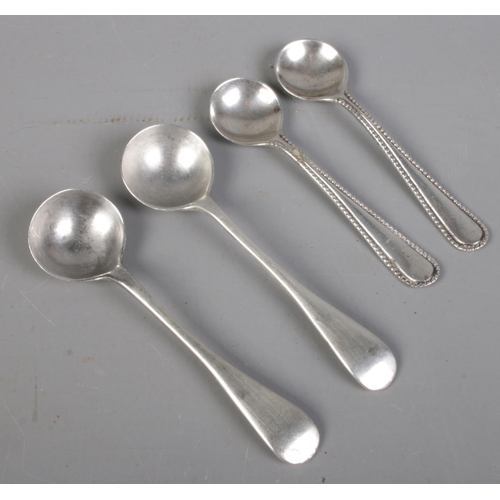 401 - Two pairs of silver salt spoons. 20g.