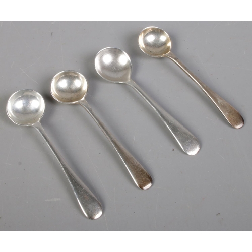 402 - Four silver salt spoons. 11g.