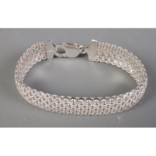 414 - A silver bracelet. 21g.