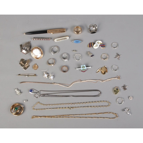 455 - A collection of assorted jewellery including silver examples. Includes earrings, rings, necklaces an... 