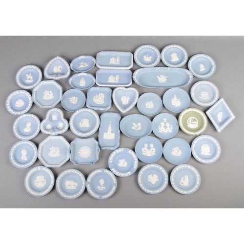100 - A very large quantity of Wedgwood jasperware trinket dishes and ashtrays, mostly in sky blue. Includ... 
