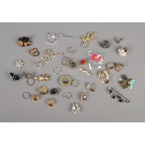 14 - A quantity of costume jewellery rings, pins and brooches.