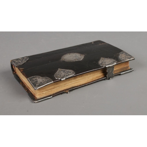 578 - An early eighteenth century silver and leather bound book of common prayer. With marbled insert and ... 