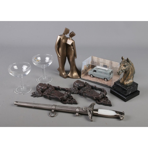 114 - A quantity of collectables. Includes James Bond model car, reproduction Third Reich dagger, bronzed ... 