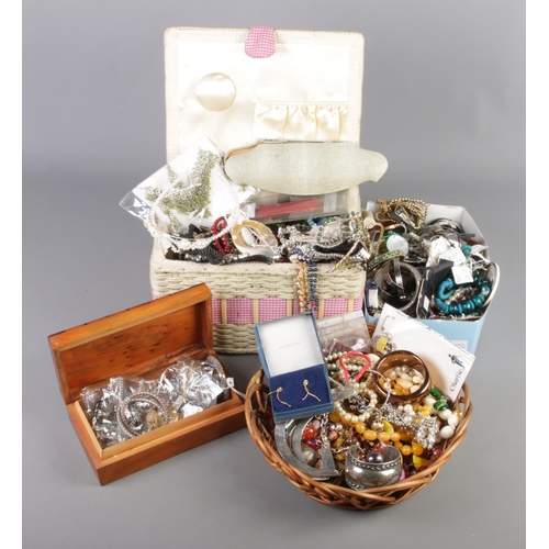 180 - A large collection of modern costume jewellery. Includes bangles, necklaces, simulated pearls etc.