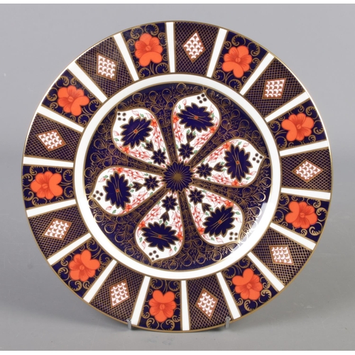 380 - A Royal Crown Derby Imari plate, pattern 1128. Diameter 26.5cm.