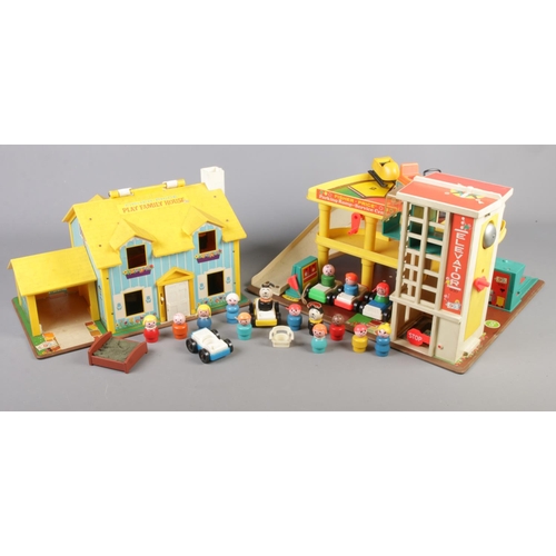 195 - A Fisher Price family play house and parking ramp service centre. Includes cars and figures.