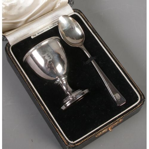 415 - A cased silver egg & spoon set. Assayed Birmingham 1936 by Arthur Price & Co Ltd. 30g.