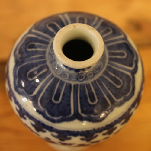 107 - A small collection of Oriental blue & white ceramics. Includes vase, dish and three bowls.