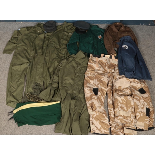 228 - A quantity of military clothing and uniform. Includes RAF cap, desert camouflage, etc.