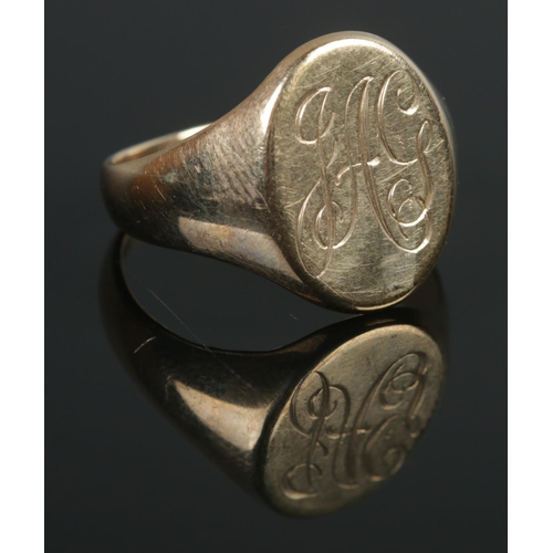 356 - A 9ct Gold signet ring, monogrammed with 'JAG' initials. Size W. Total weight: 8.2g