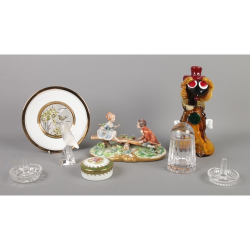 92 - A small collection of assorted glass and ceramics, to include Capodimonte style see saw figure group... 