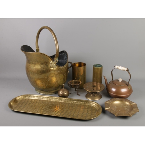 93 - A collection of brass and copper items. Includes coal scuttle, kettle, artillery shells, crocodile s... 