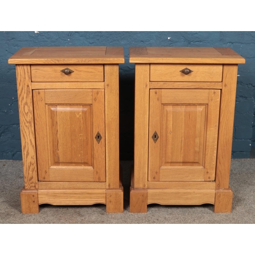 438 - A pair of modern oak bedside cabinets, with draw and cupboard doors. Height: 77cm, Width: 52cm, Dept... 