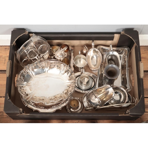 171 - A box of assorted metalwares, to include wire wine carriers, swing handled baskets, Danish coasters ... 