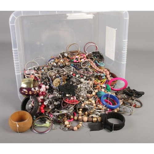 186 - A box of modern costume jewellery. Includes beads, bangle, rings etc.