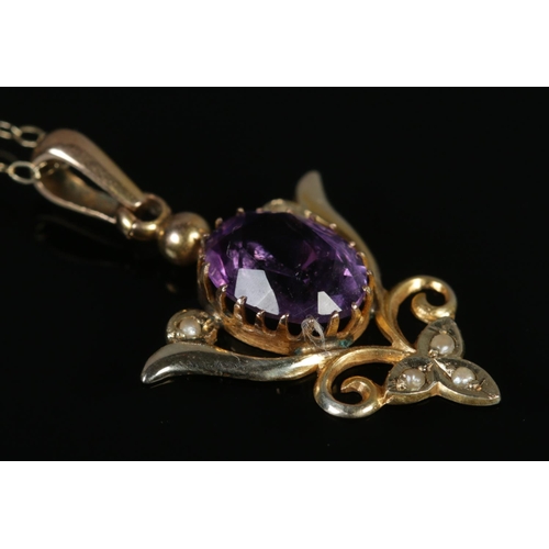 350 - A 9ct Gold Edwardian amethyst and pearl pendant on 9ct Gold dainty chain. Total weight: 1.8g