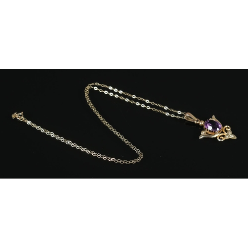 350 - A 9ct Gold Edwardian amethyst and pearl pendant on 9ct Gold dainty chain. Total weight: 1.8g