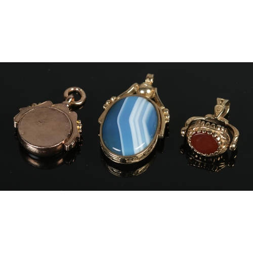 357 - Three 9ct Gold swivel fobs, including agate and blood stone examples. Total weight: 23.0g.