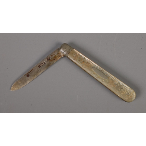 361 - An Edwardian silver bladed fruit knife with carved mother of pearl handle. Assayed Sheffield 1901 by... 