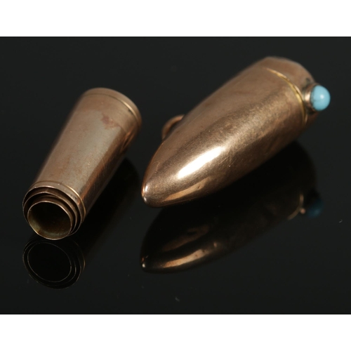 370 - A 9ct Gold telescopic cheroot in bullet shaped case. Total weight: 4.0g.