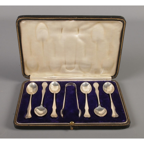 403 - A cased set of silver coffee spoons and sugar tongs. Assayed for Glasgow 1906 & 1907 by R & W Sorley... 