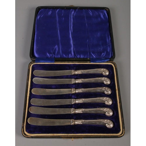 405 - A cased set of silver handled knives. Assayed for Sheffield, 1911 & 1912.