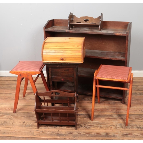 440 - A Georgian oak bureau with fitted interior. (106cm x 95cm)