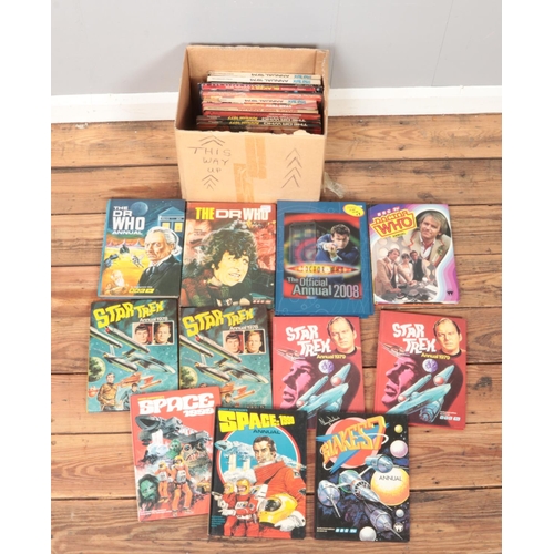 474 - A box of mostly Star Trek and Doctor Who annuals. Includes 1970s examples, etc.