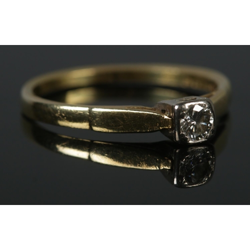 439 - An 18ct Gold Diamond solitaire ring. Stone approximately 1/8ct. Size Q. Total weight: 2.6g